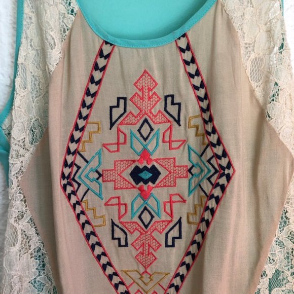 Flying Tomato Boho Hi-Lo Tank with Lace Detail - Picture 4 of 6